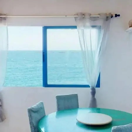 La Casa Con Terraza Privada Sobre El Mar Holiday home Telde