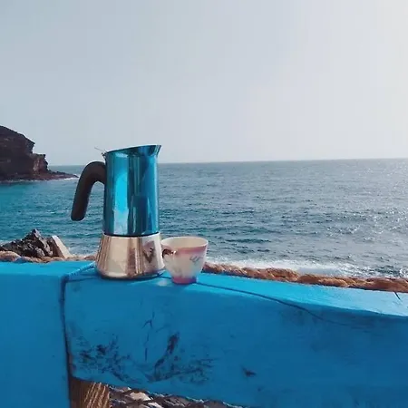 La Casa Con Terraza Privada Sobre El Mar Holiday home