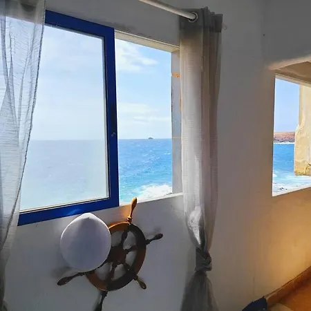 La Casa Con Terraza Privada Sobre El Mar Hébergement de vacances